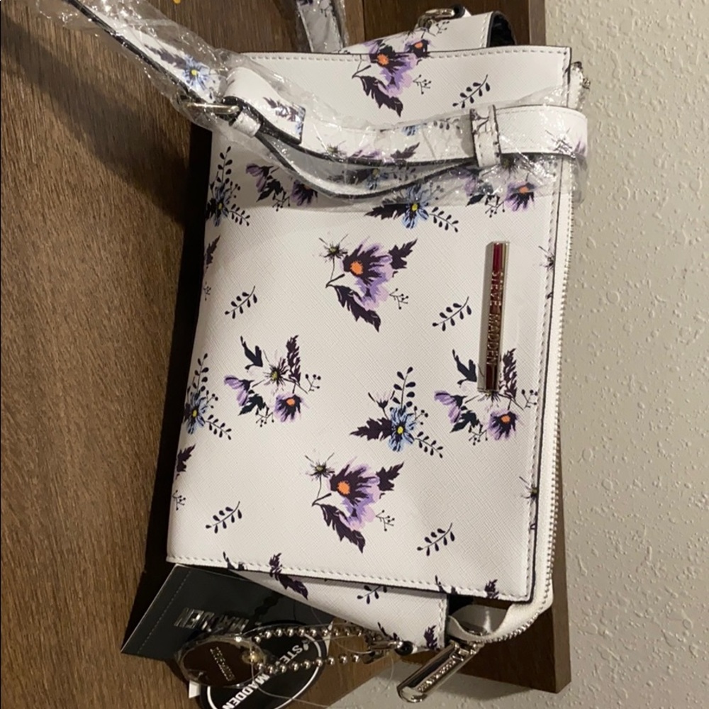 Brand new Steve Madden adjustable strap purse 👜.